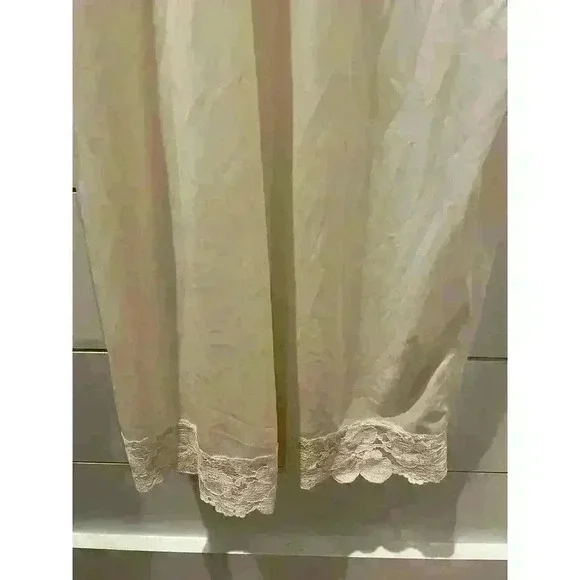 Vintage Deena Fine Lingerie Off White Lace and Eyelet Slip,  size 40 - Picture 3 of 9